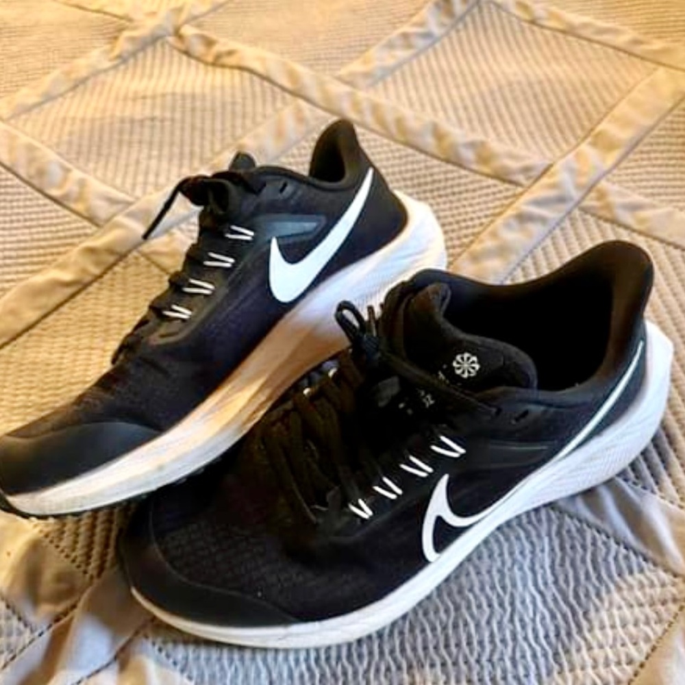 Nike Tennis Shoes size 5Y (will fit women’s 6.5-7)